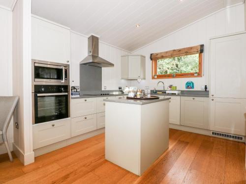 Hambleton Oakham - image 10
