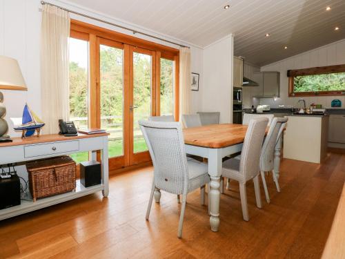 Hambleton Oakham - image 6
