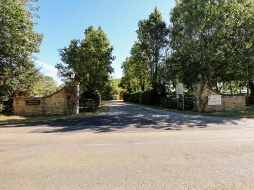 Hambleton Oakham - image 12
