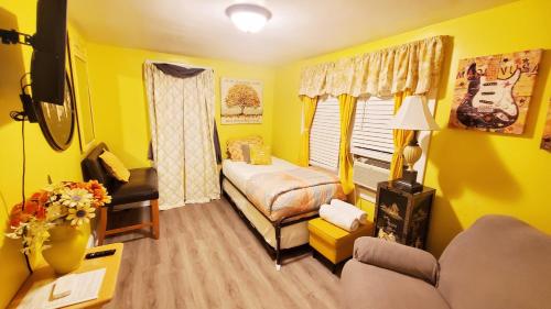 Room in Guest room - Yellow Rm Dover- Del State, Bayhealth- Dov Base