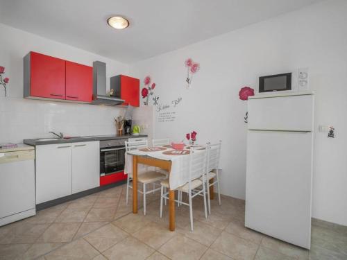 Apartment Daria with Private Pool - image 5