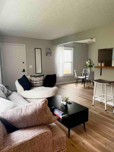 New Stylish Condo Monthly Rental in Twinsburg (OH)