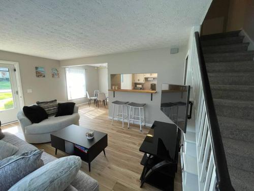 New Stylish Condo Monthly Rental in Twinsburg (OH)