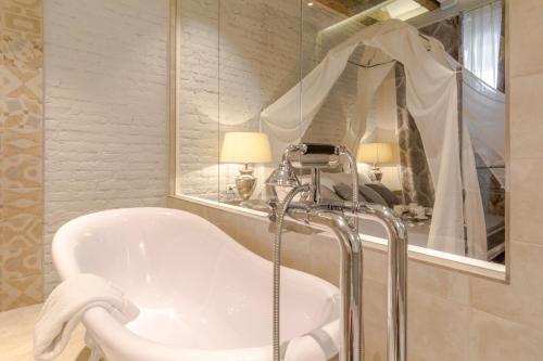 Procurator 7 Luxury Rooms - image 13