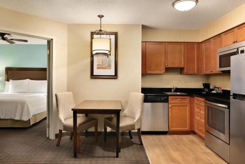 Konyha, MainStay Suites Grand Rapids Southeast - Kentwood in Grand Rapids (Michigan)