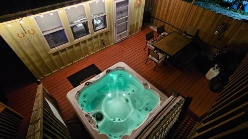 Aqua Relax Haven with Hot Tub