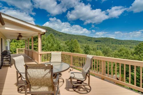 Mountain-View Hendersonville Hideaway!