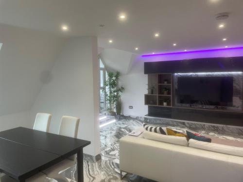 Picture of Modern And Stylish Penthouse Apartment Next To Maidenhead Golf Course