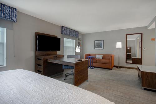 Hampton Inn & Suites Yonkers - image 11