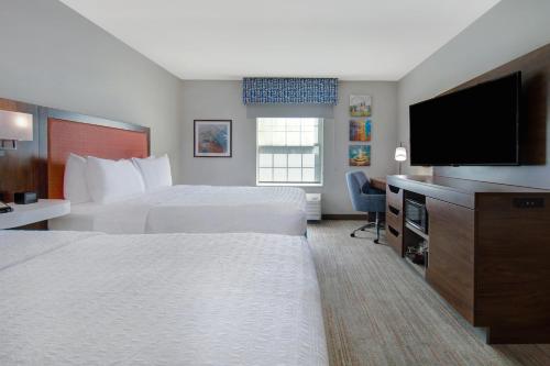 2 queen beds