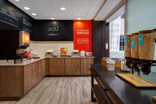 Hampton Inn & Suites Yonkers - image 9