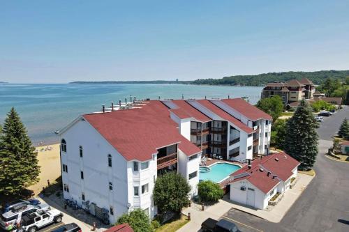 Beachside 213 with Pool Hot Tub and Private Deck overlooking East Bay, Traverse City (photo 3)