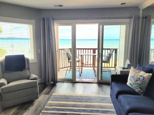 Beachside 213 with Pool Hot Tub and Private Deck overlooking East Bay, Traverse City (photo 6)