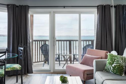 Beachside 215 Luxury Condo on the Beach in Traverse City, USA