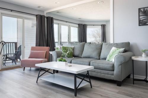 Beachside 215 Luxury Condo on the Beach in Traverse City, USA