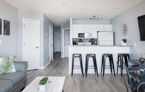 Beachside 215 Luxury Condo on the Beach in Traverse City, USA