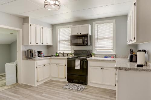 Cozy Downtown Sandusky Gem - 1 Mi to Lake Erie! in Sandusky, USA