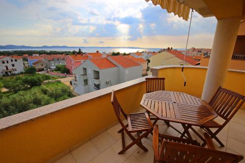 Comfort One-Bedroom Apartment with Terrace and Sea View (4 Adults)