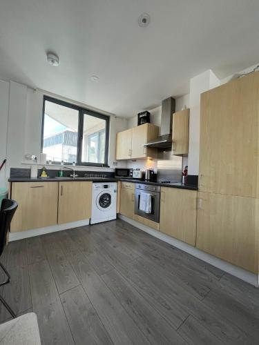 Picture of Chertsey - Beautiful Modern 2 Bedroom Apartment