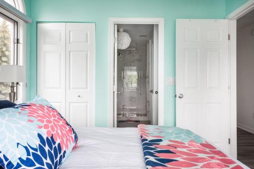 Beach 321 with Vaulted Ceilings Pool Hot Tub and Stunning Views from Private Deck - image 7