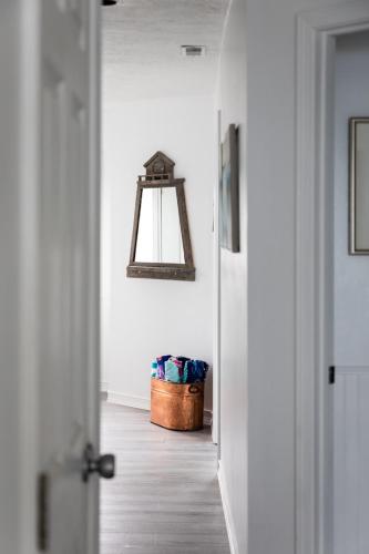 Beach 321 with Vaulted Ceilings Pool Hot Tub and Stunning Views from Private Deck - image 9