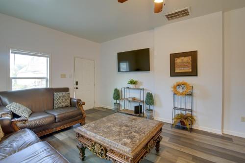 Centrally Located Memphis House 2 Mi to Beale St! in Memphis, USA