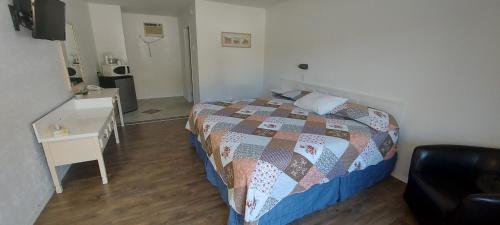 1 queen bed