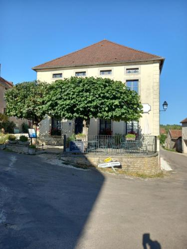 Maison vacances 8 voyageurs in ปูยี-ออง-โอซัว