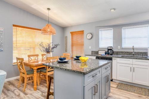 102 10th St. - main image