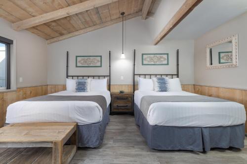 2 queen beds