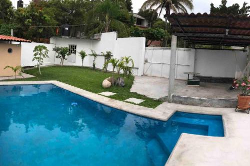 Casa blanca in Tequesquitengo, Mexico