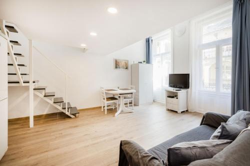 V12 Apartments 5