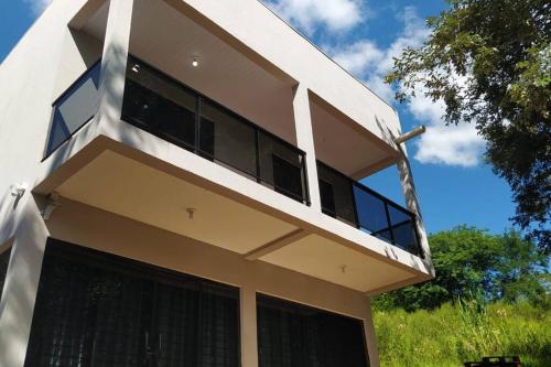 Casa Frente ao lago - Goio En