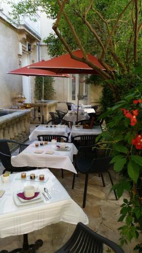 Restaurant, Hotel du Parc near Musée Atger