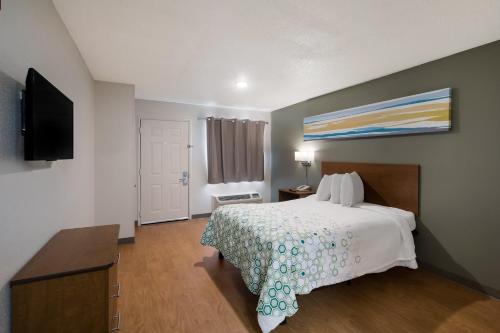 HomeTowne Studios by Red Roof Covington, GA