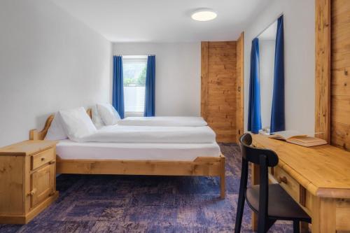 2 twin beds