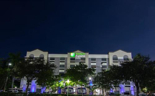 Holiday Inn Express and Suites Fort Lauderdale Airport West, an IHG Hotel