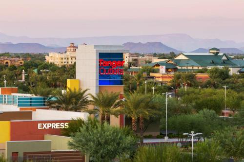 Hampton Inn & Suites Phoenix Glendale-Westgate - image 16
