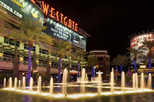 Hampton Inn & Suites Phoenix Glendale-Westgate - image 10