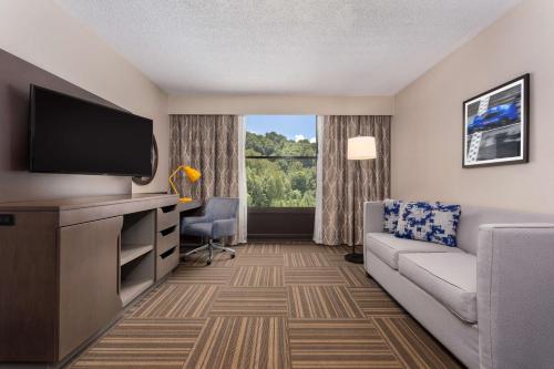 Hampton Inn Bristol - image 11