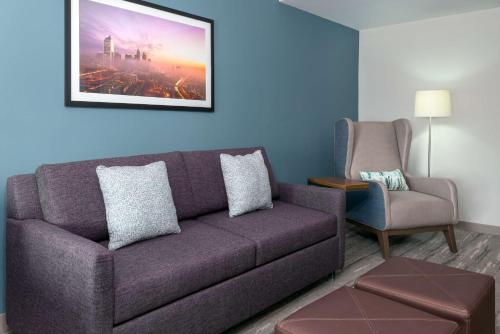 1 king bed, 1 sofa bed