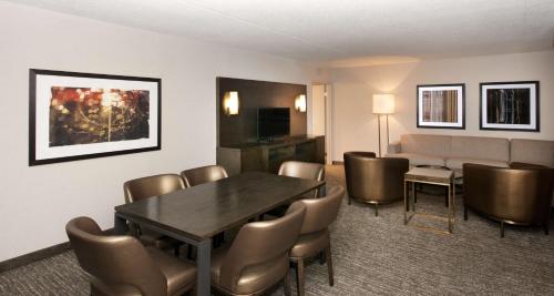 Embassy Suites by Hilton Cincinnati Northeast - Blue Ash