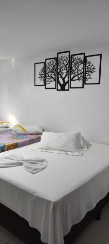 1 double bed, 2 twin beds
