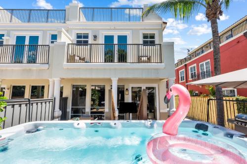 Triple Decker Huge New Jacuzzi Very Spacious Great Neighborhood Workout Area