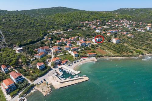  Apartments by the sea Tkon, Pasman - 8302, Pension in Tkon bei Sit