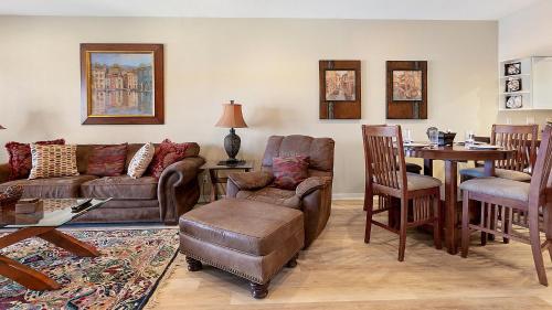 Lake Travis Stunning Waterfront, Sunset & Pool Views, Pet Friendly, Boat Ramp, Lago Vista, Texas in Lago Vista, USA