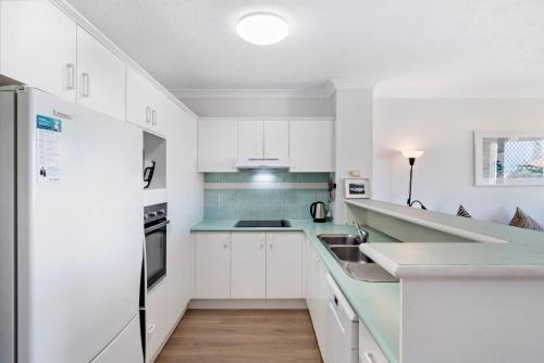 kuhinja, Paradise Ocean 2 Bedroom Apartment - CoastHM in Miami