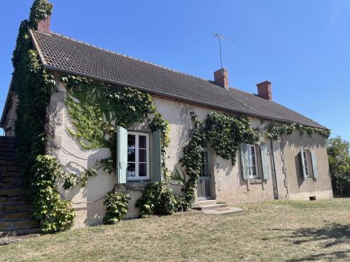 Grande ferme avec piscine privée et animaux acceptés à Chappes - FR-1-489-90 gîte à louer Croutet