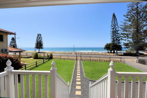 B&B Bargara - Pandanus House - Bed and Breakfast Bargara