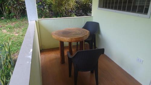 Balkon/Terrasse, ACACIA'S Cottages with Starlink Wifi near Flughafen Camiguin